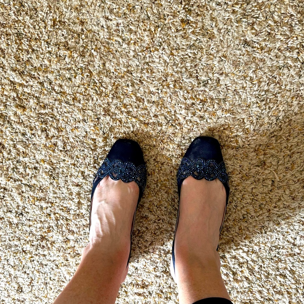 Women’s dressy shoe. Low heel. J’RENEE. Dark blue size 10.5